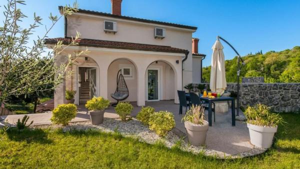 Apartman Bonaca by Villas Guide, Boek  Kvarner Hotels met Parkeerplaats, Parkeren