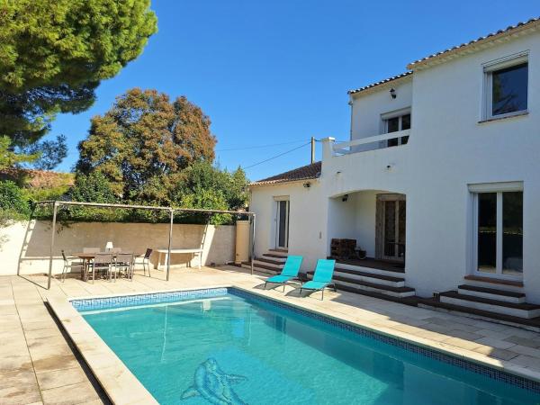 Villa provençale avec piscine, Boek  Hotels in Rhone-Alpen met parkeren, Parkeren