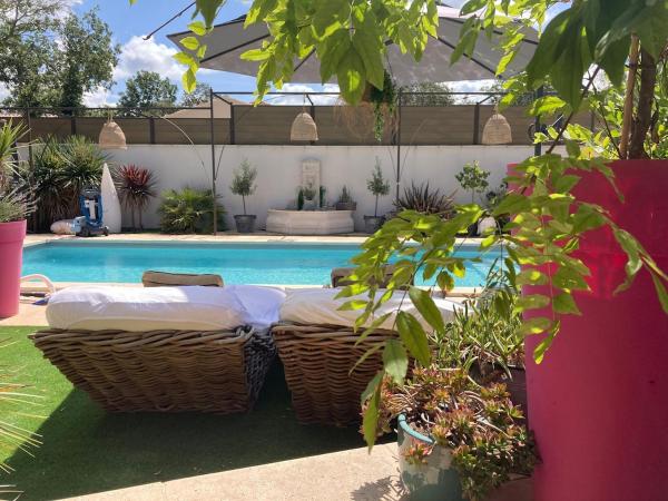 Villa St Jacques Haut standing, Boek  Hotels in Saint-Didier met zwembad, Zwembad