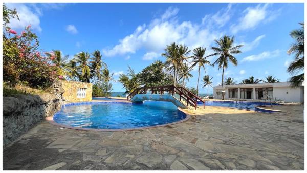 Oceanfront 2 Bedroom Villa with Pool and Beach Access Shanzu, Boek  Mombassa Coast Region
