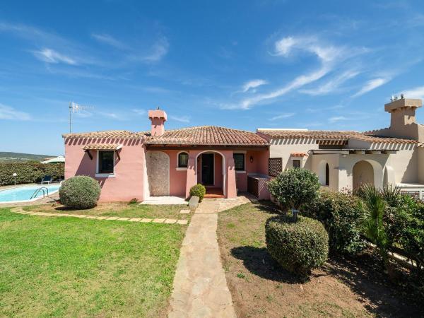 Villa with a private pool and sea view, Boek  Hotels in Cuile Pazzoni met zwembad, Zwembad