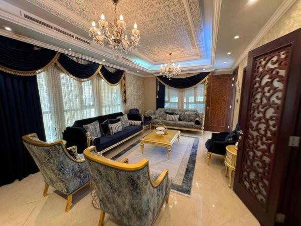 Luxury Royal Villa with 7 Master Suites, Boek  Ajman Verenigde Arabische Emiraten