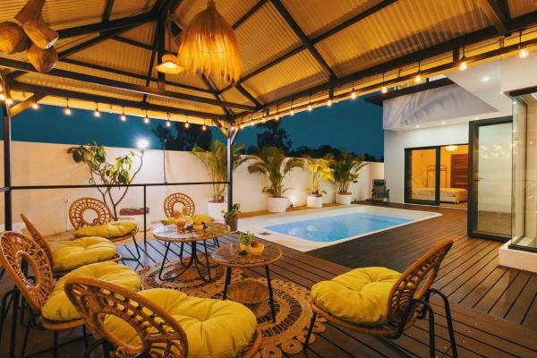Modern Villa 3BR - Private Pool - Rooftop Bar BBQ, Boek  Mauritius North Coast Hotels met een Zwembad, Zwembad