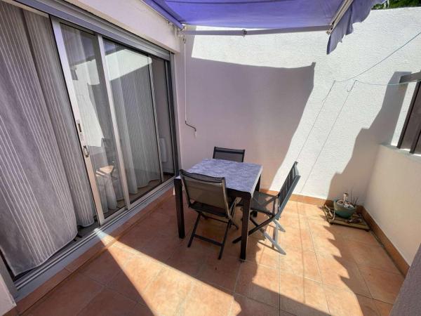 Villa confortable 2 pièces proche plage, calme, parking privé - FR-1-328-283, Boek  Hotels in Camargue met parkeren, Parkeren