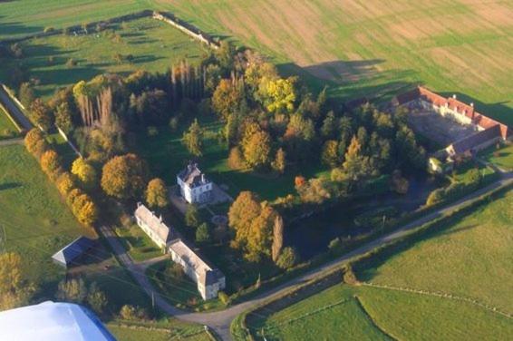 Gîtes du château de la Motte, Boek  Joué-du-Plain Normandy