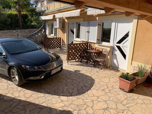 Apartmani NOELLE, Boek  Kvarner Hotels met Parkeerplaats, Parkeren