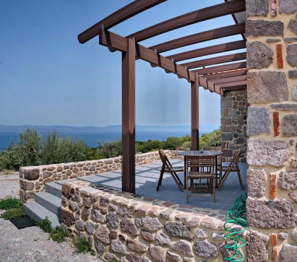 Ktima Kiourelioti, Boek  Skála Sykaminéas Lesbos