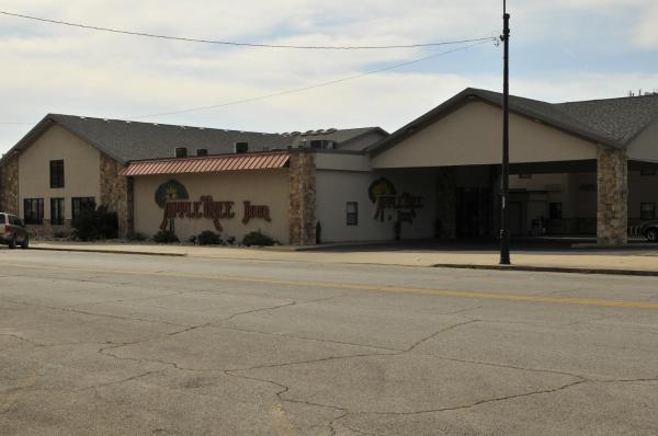 Apple Tree Inn and Suites